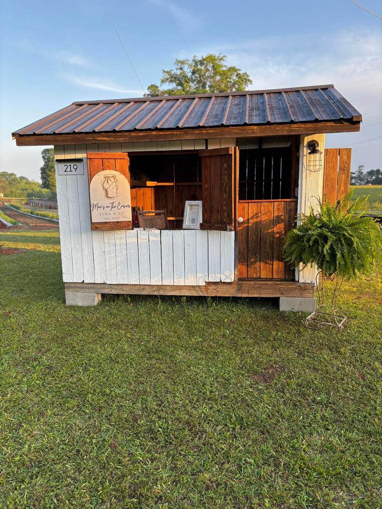 Mae's on the Corner @ Rainbow Farms